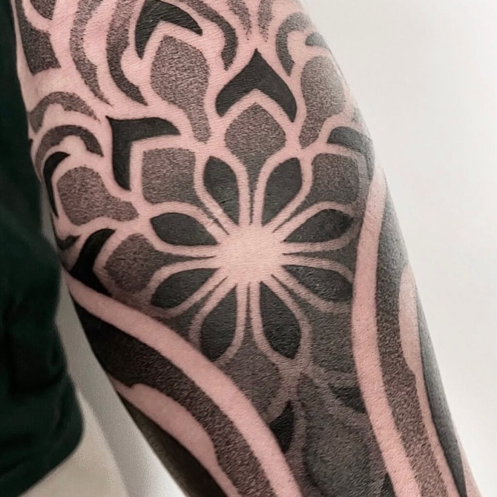 Instagram post from lafumisterie.tattoo. This post is in position 6.